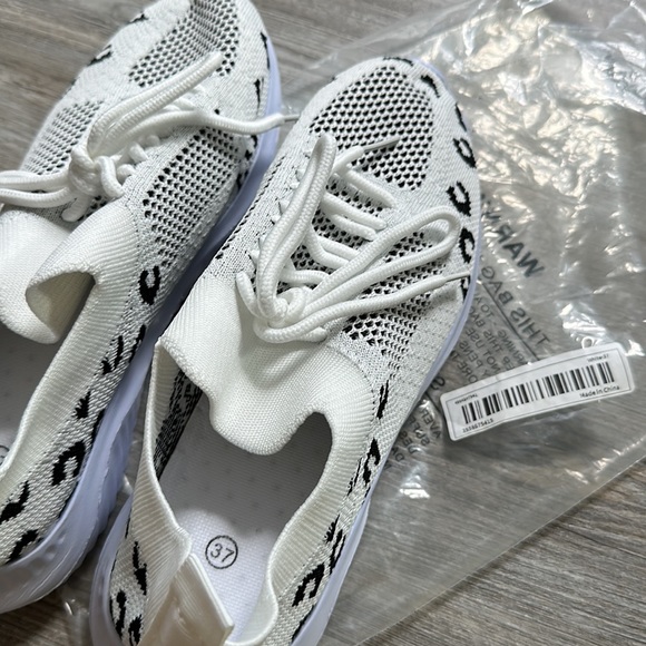 NWOT Animal print slip-on sneakers size 37 (7.5 US) - Picture 7 of 7